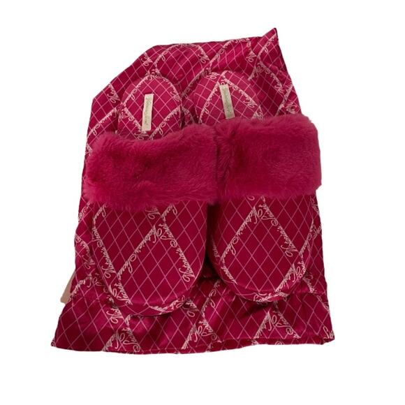 Victoria's Secret Shoes - Victoria’s Secret Pink Diamond Outline Print Fuzzy Trim Slippers Size L‎